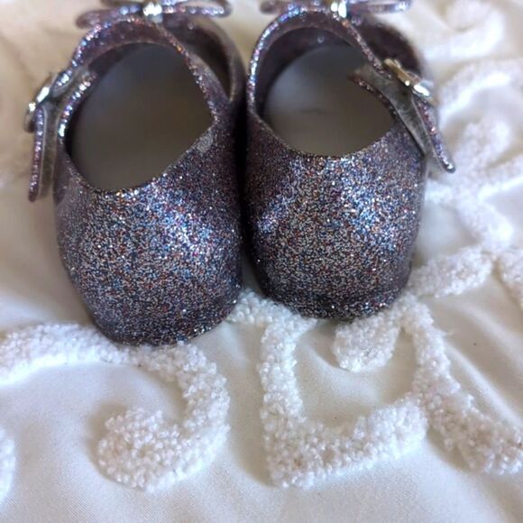 Sweet Love Flat in Silver Glitter for Babies - Mini Melissa Size 6 - Picture 3 of 7